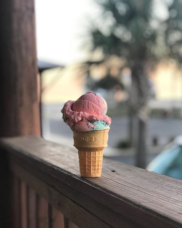 Sunsets &amp; cotton candy ice cream 🍦 this cotton candy taste EXACTLY like the real thing! Stop by @islandicecream in Gulf Shores to try this flavor out!