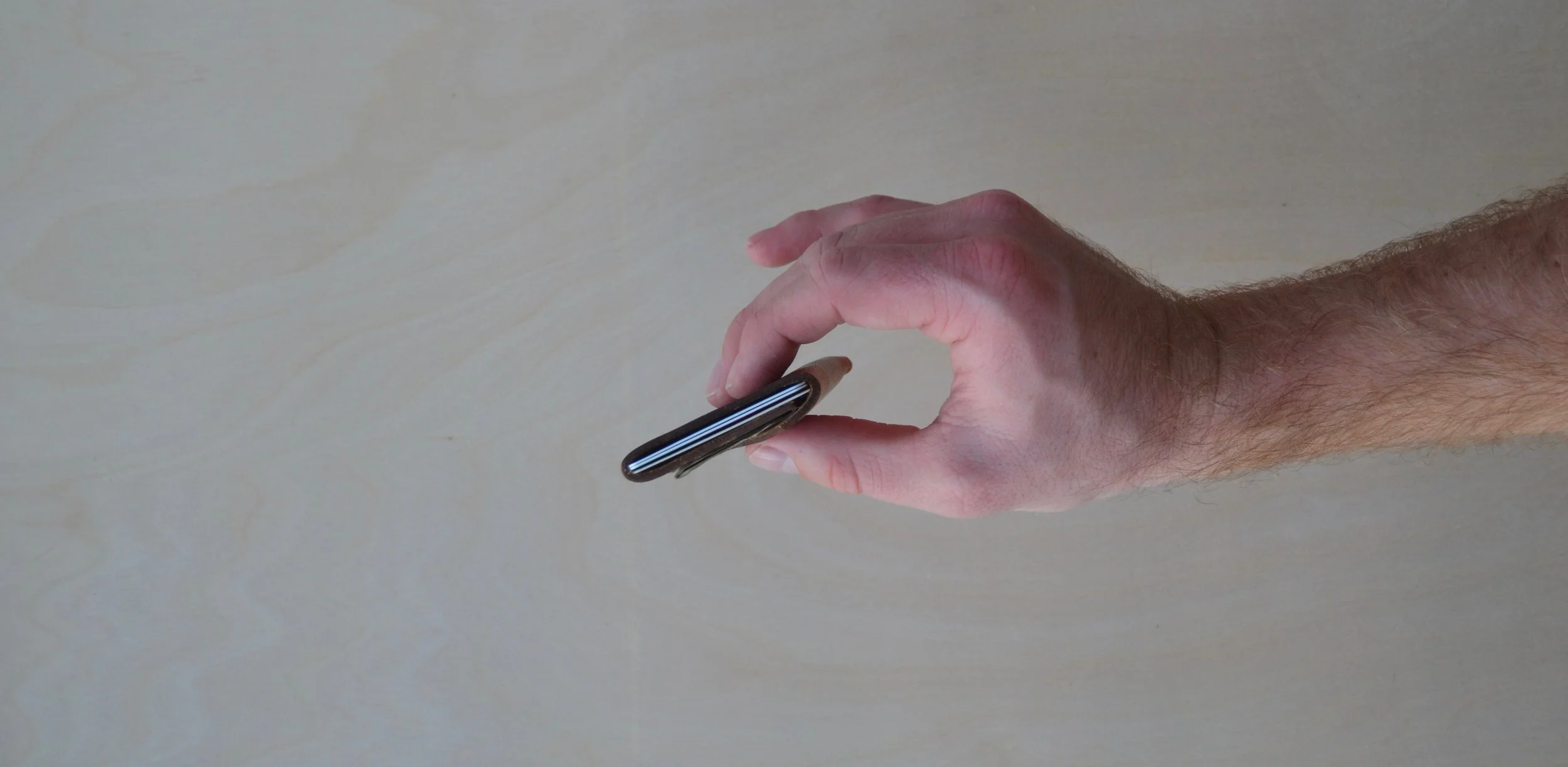  Using only one piece of leather also allows the wallet to remain incredibly thin while separating your cards from cash. 