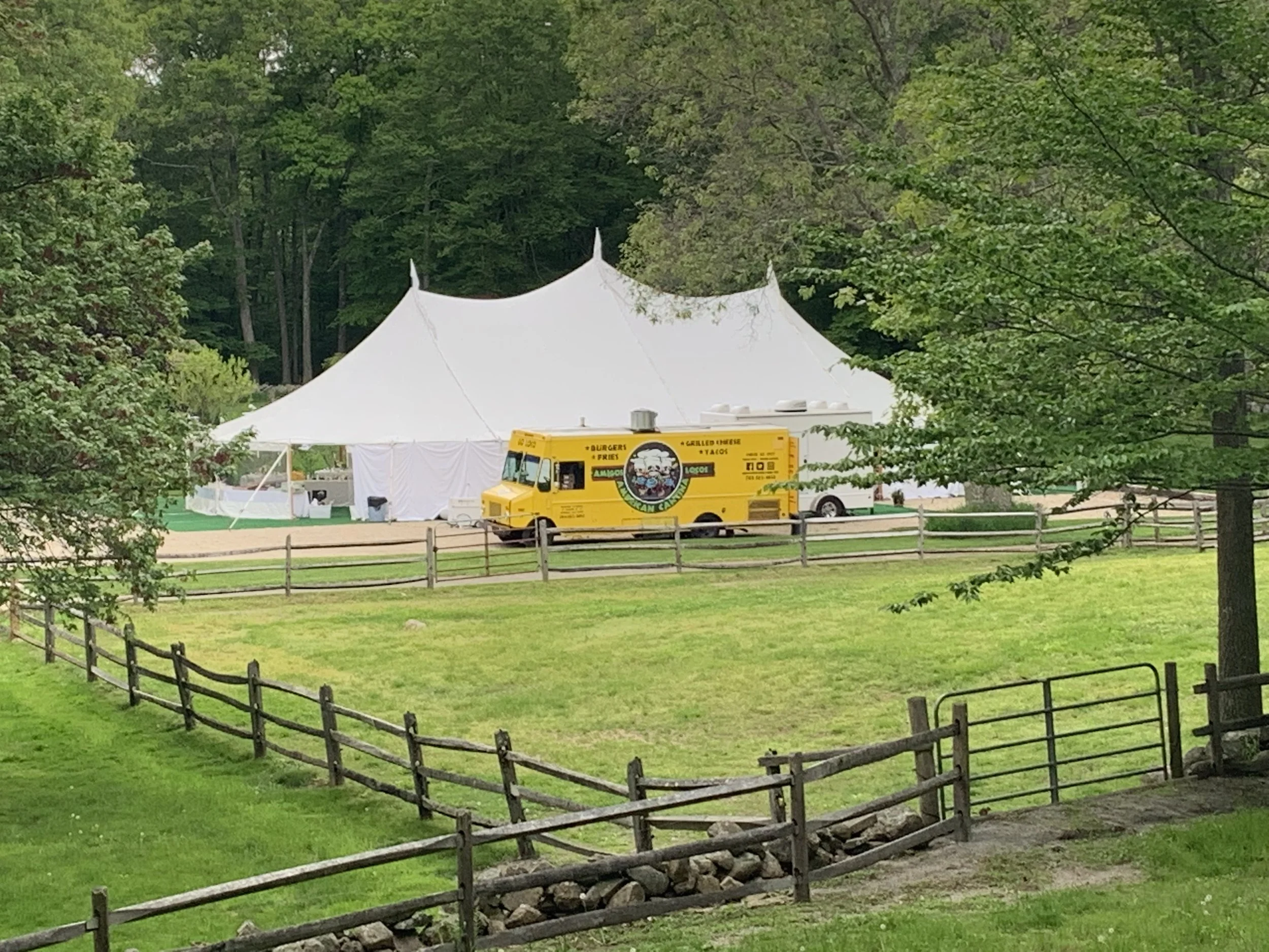 FULL SERVICE MOBILE KITCHEN & BAR Weddings and Corporate Events