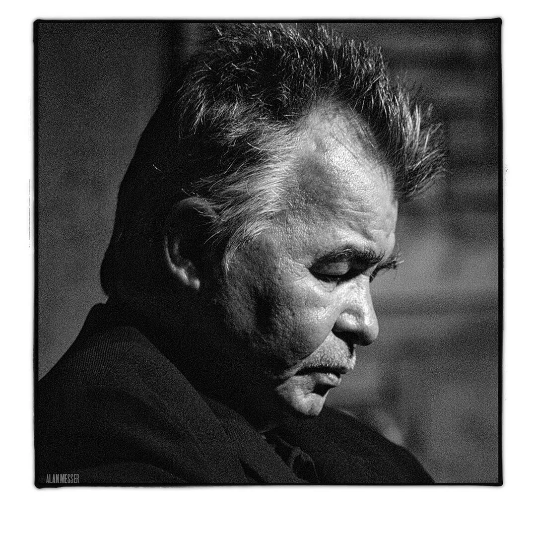 JOHN PRINE_CMHOF_10.27.03_DSC2781_EP3880_MESSER_ModRock.jpg