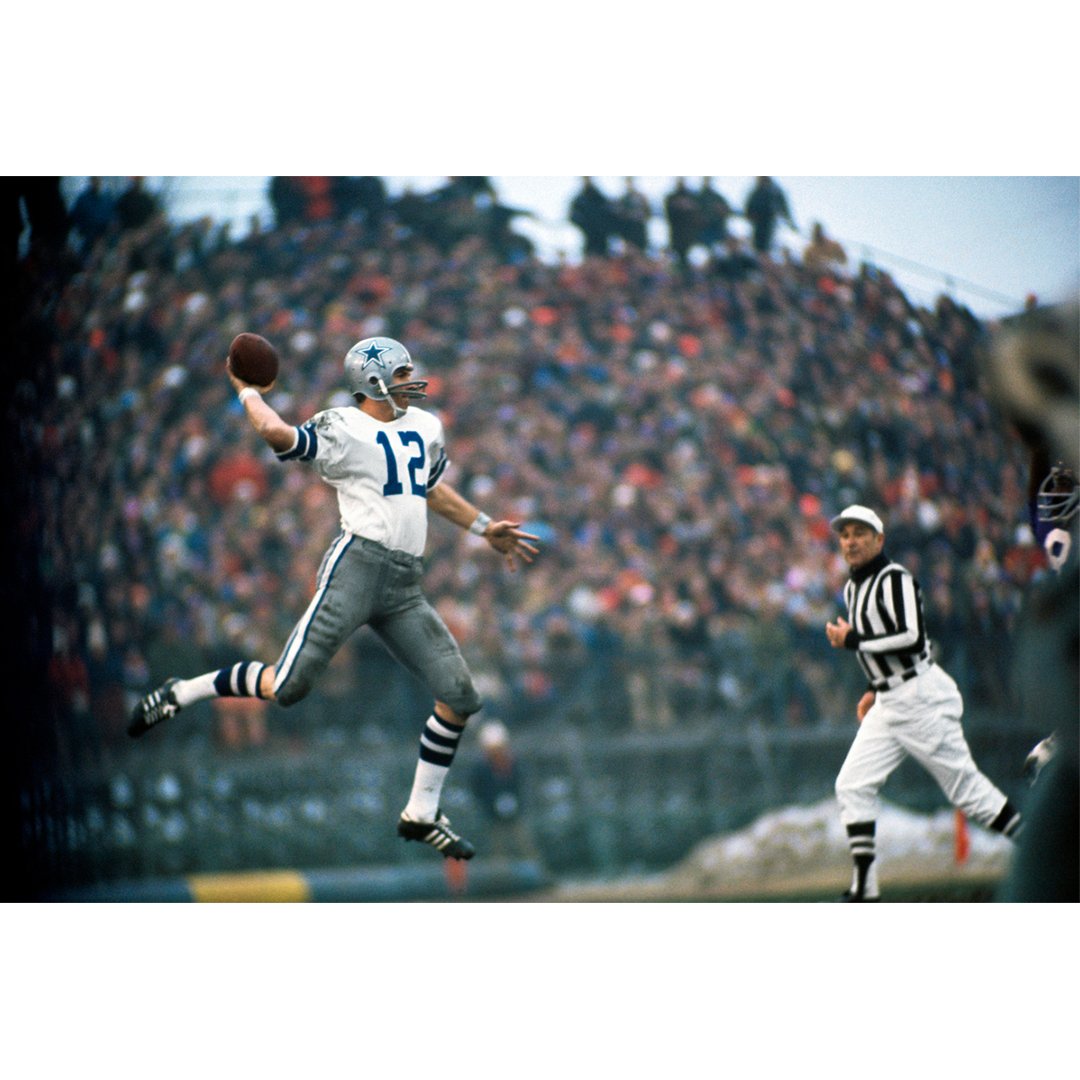 Roger Staubach jump pass By Neil Leifer 