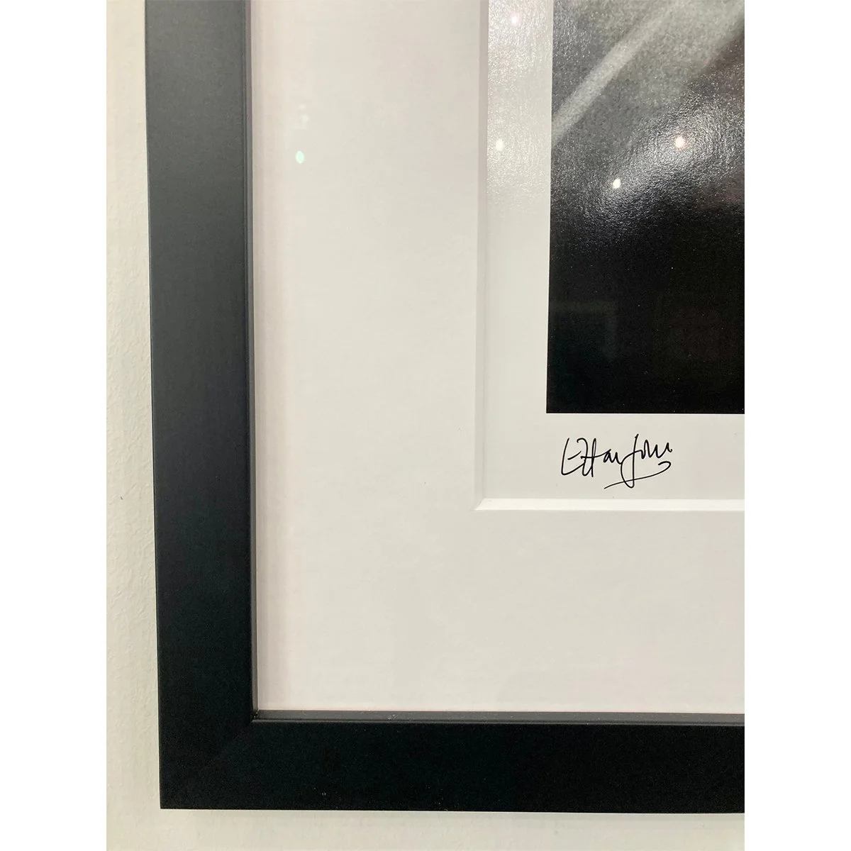Elton sig.jpg