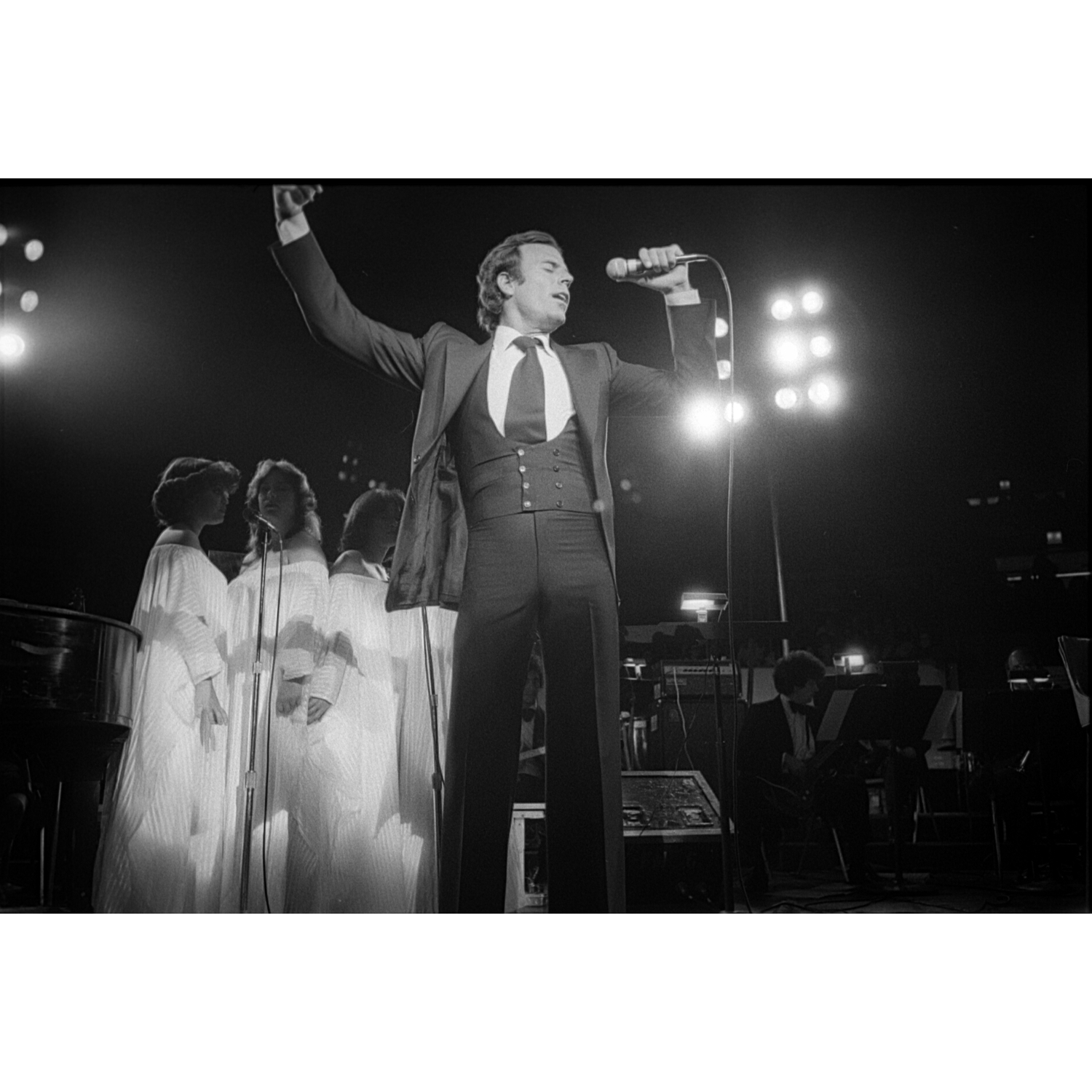 Julio Iglesias at Radio City Music Hall NYC by Glen Craig