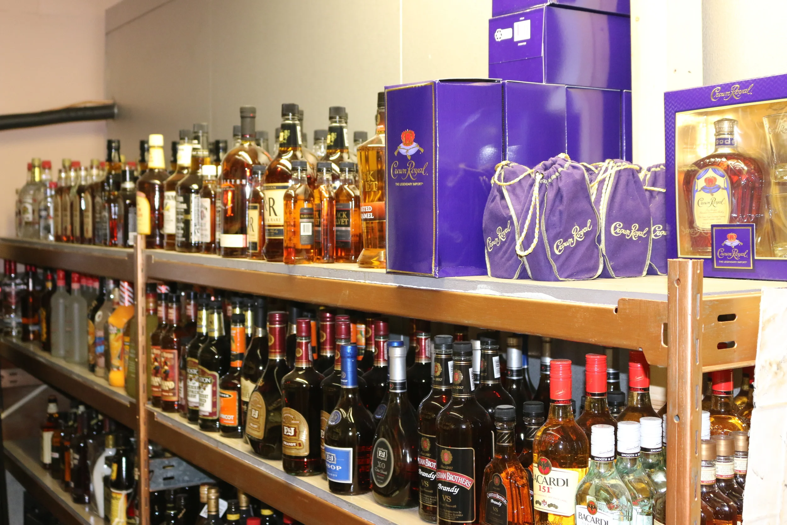 Leen 'n Bottles resides in the rear section of Winifred and is operated independently from Winifred Grocery by Eileen Stulc. Contact Eileen for all of your liquor and wine needs, as she has a large inventory on hand and can additionally order virtually anything for you.