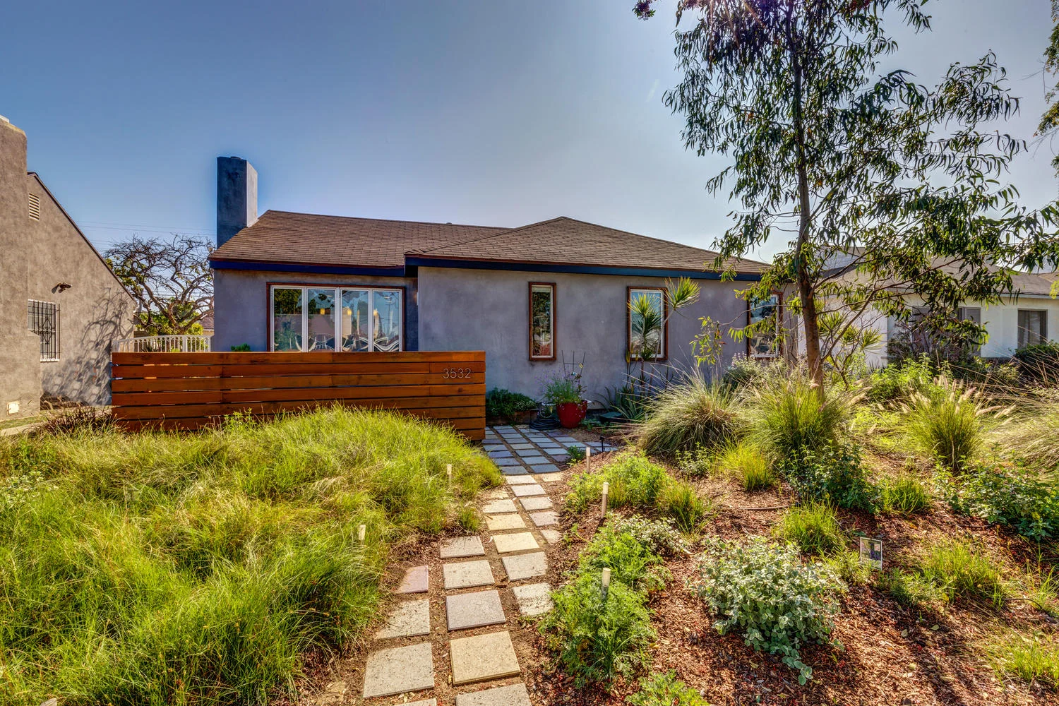 3532 Hillcrest Dr Los Angeles-large-003-26-GodMed0004Upload03-1500x1000-72dpi.jpg