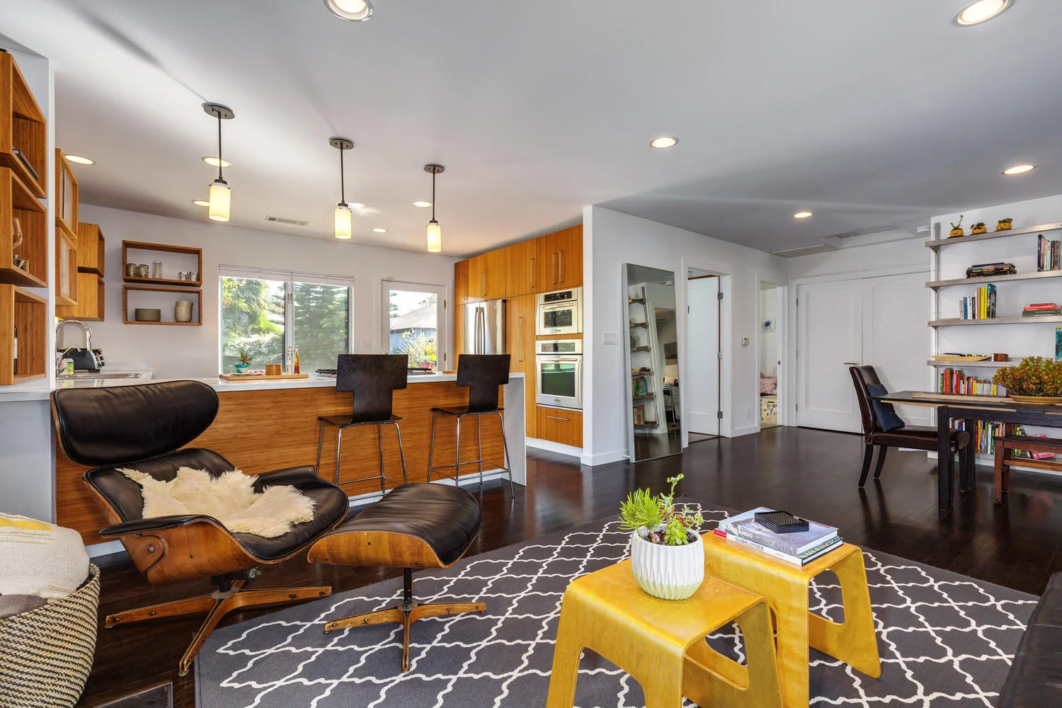 3532 Hillcrest Dr Los Angeles-large-013-28-GodMed0004Upload14-1500x1000-72dpi.jpg