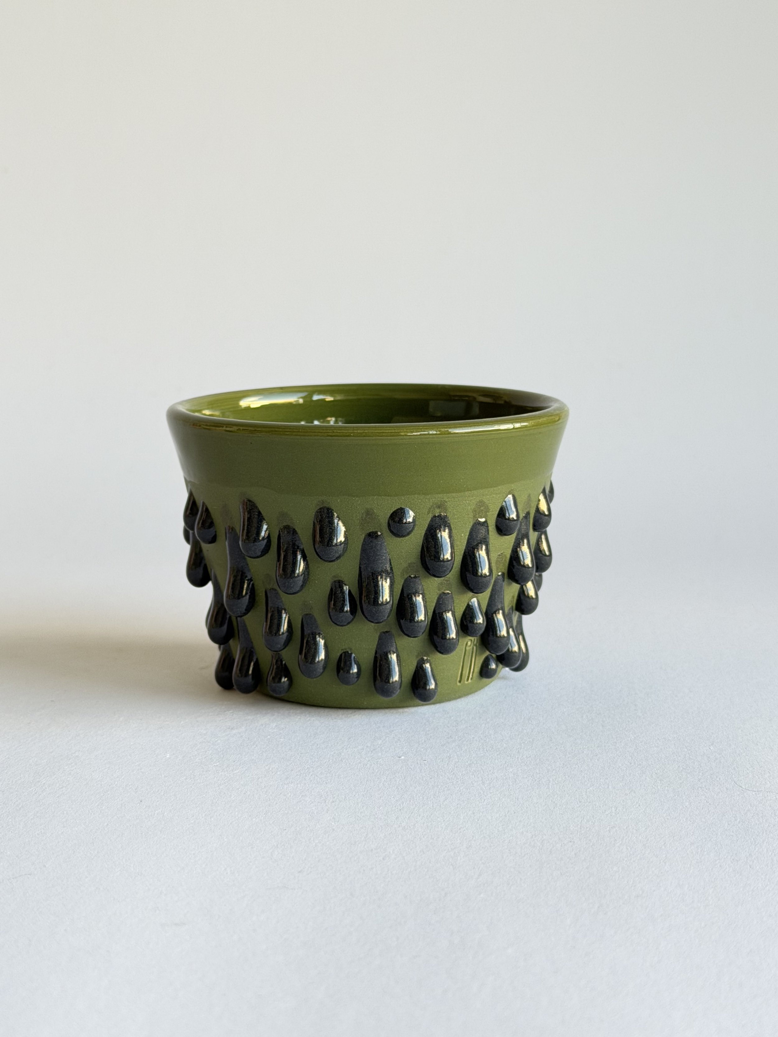 latte cup in green and black