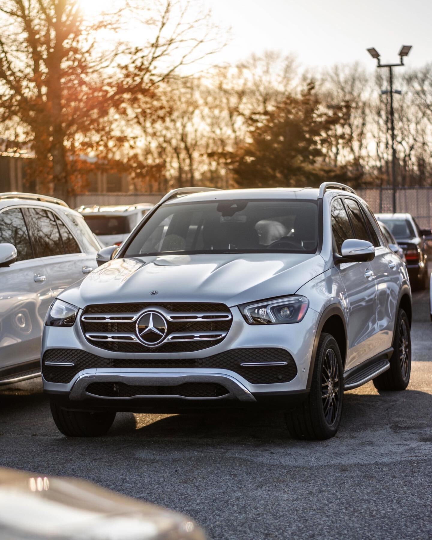 Last shot for the series of the Mercedes #GLE. Looking through the pictures, I was definitely a perfect golden hour shoot. Loved the lighting for these shots
.
.
.
Reminder to follow my automotive photography page: @nes.auto.photo .
.
.
.
.
#mercedes