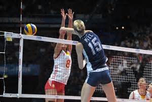 Kim Hill (#15) with late hitting phase shoulder position