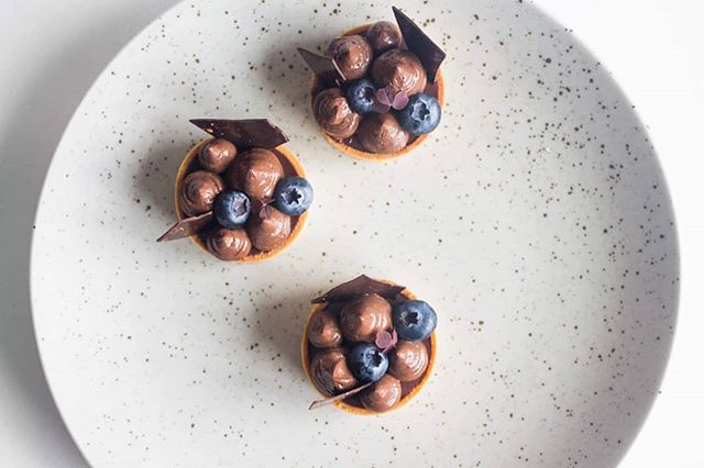 Throwback to these tarts 😍👌
#dessert #pastry #cake #foodporn #foodlover #patisserie #pastrylife #petitgateau #instayum #callebautinspiremedk #beautifulcuisine #f52grams #feedfeed #hautcuisine #foodphotography #bobedre #kager #konditor #birthdaycake