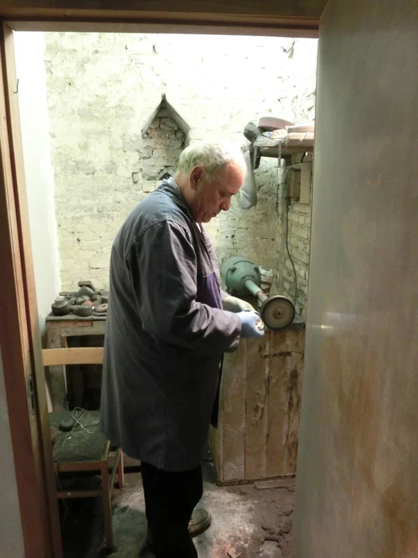 The maestro, Gianni, doing the final polish. 