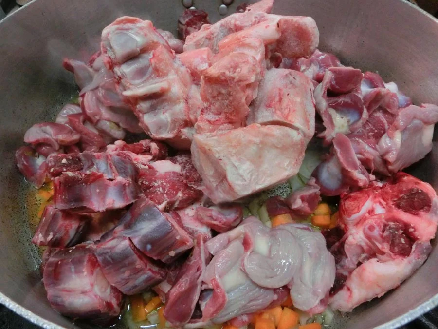 A mixture of various meats, also destined for the vincisgrassi sauce.