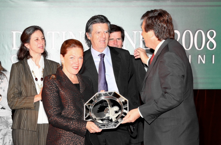 Premio Carlos Pellegrini "Padrillo del Año" a INCURABLE OPTIMIST, entregado a Theresa Behrendt