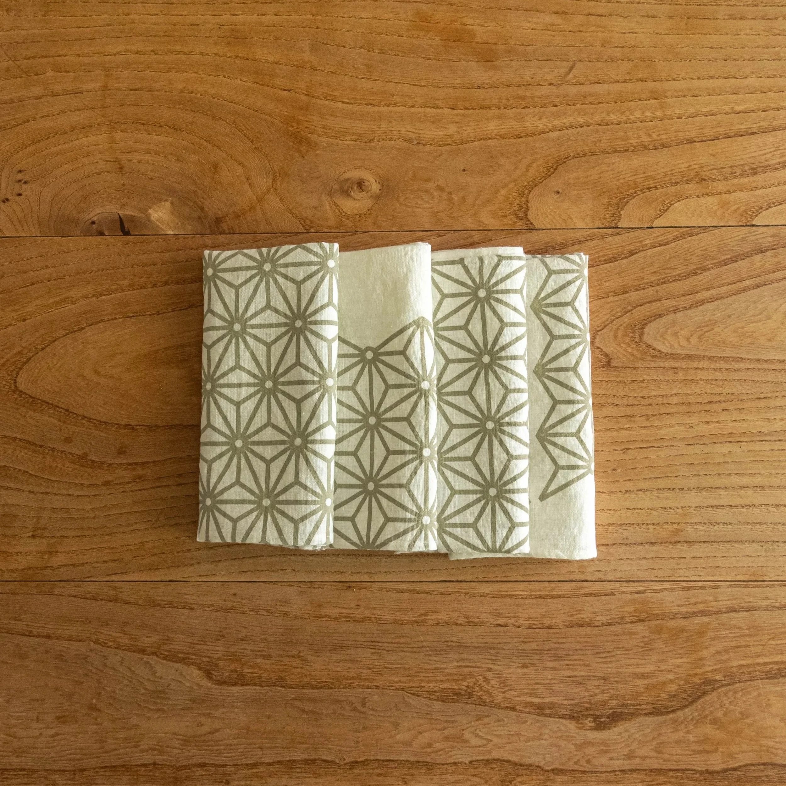 Table+Napkins+%2811+of+86%29.jpg