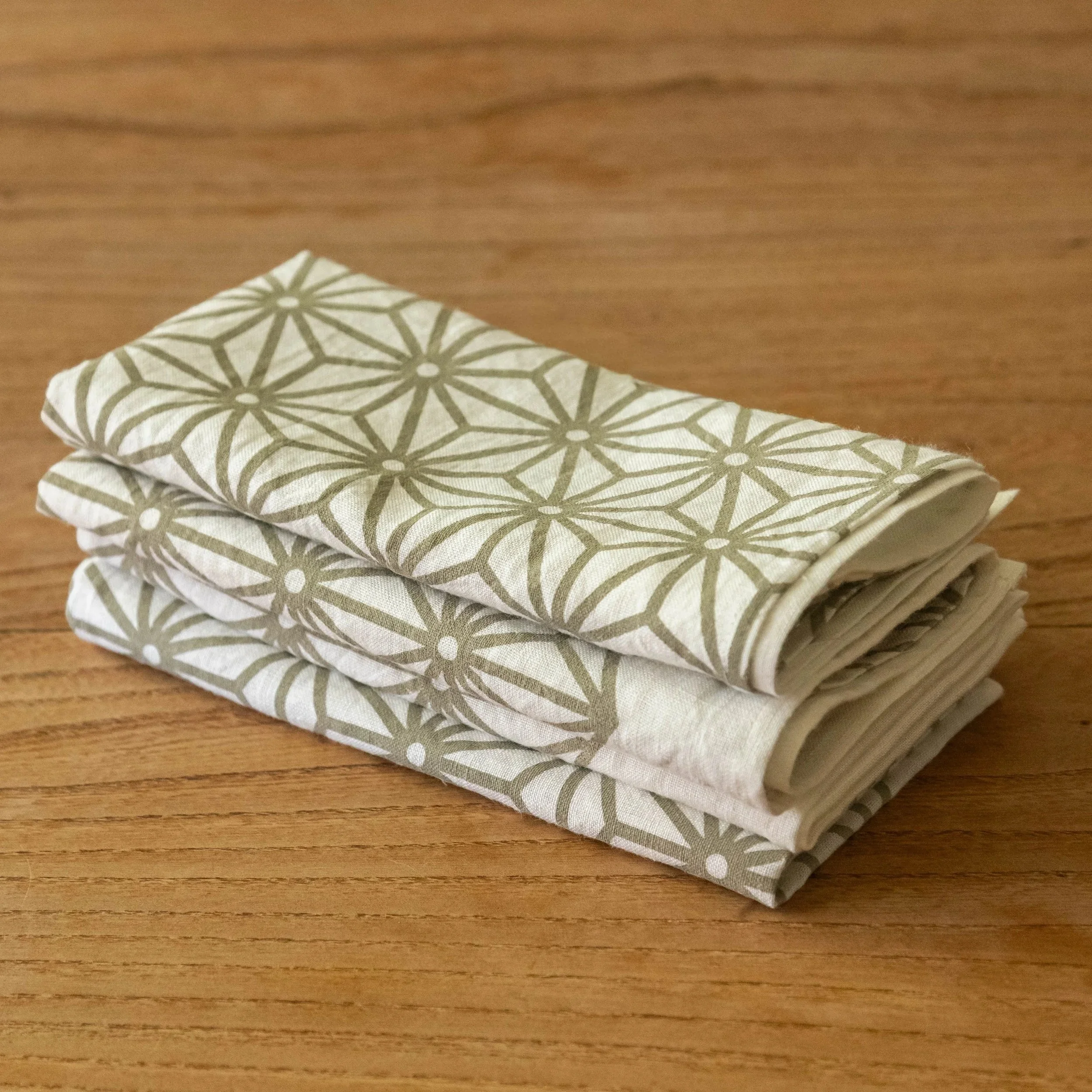 Table+Napkins+%2845+of+86%29.jpg