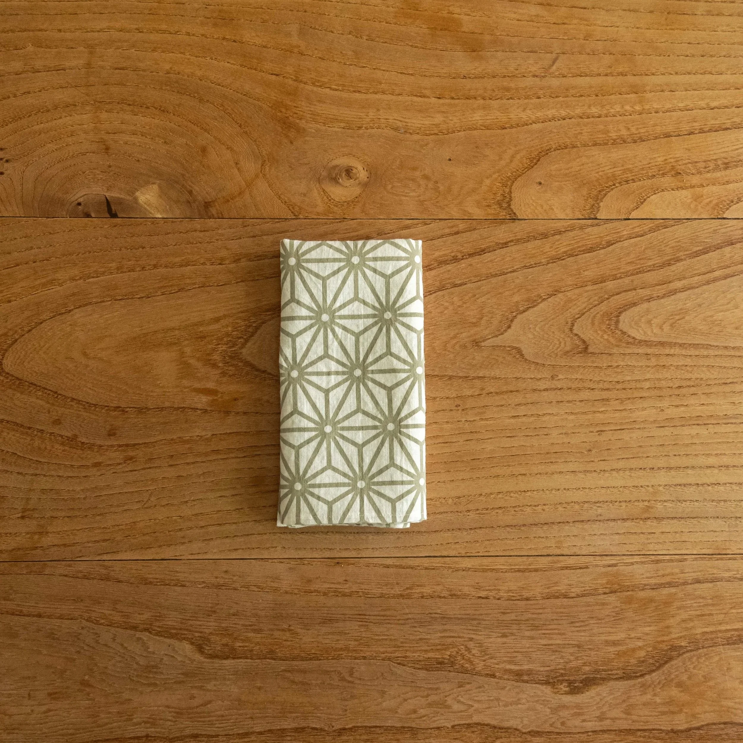 Table+Napkins+%2816+of+86%29.jpg