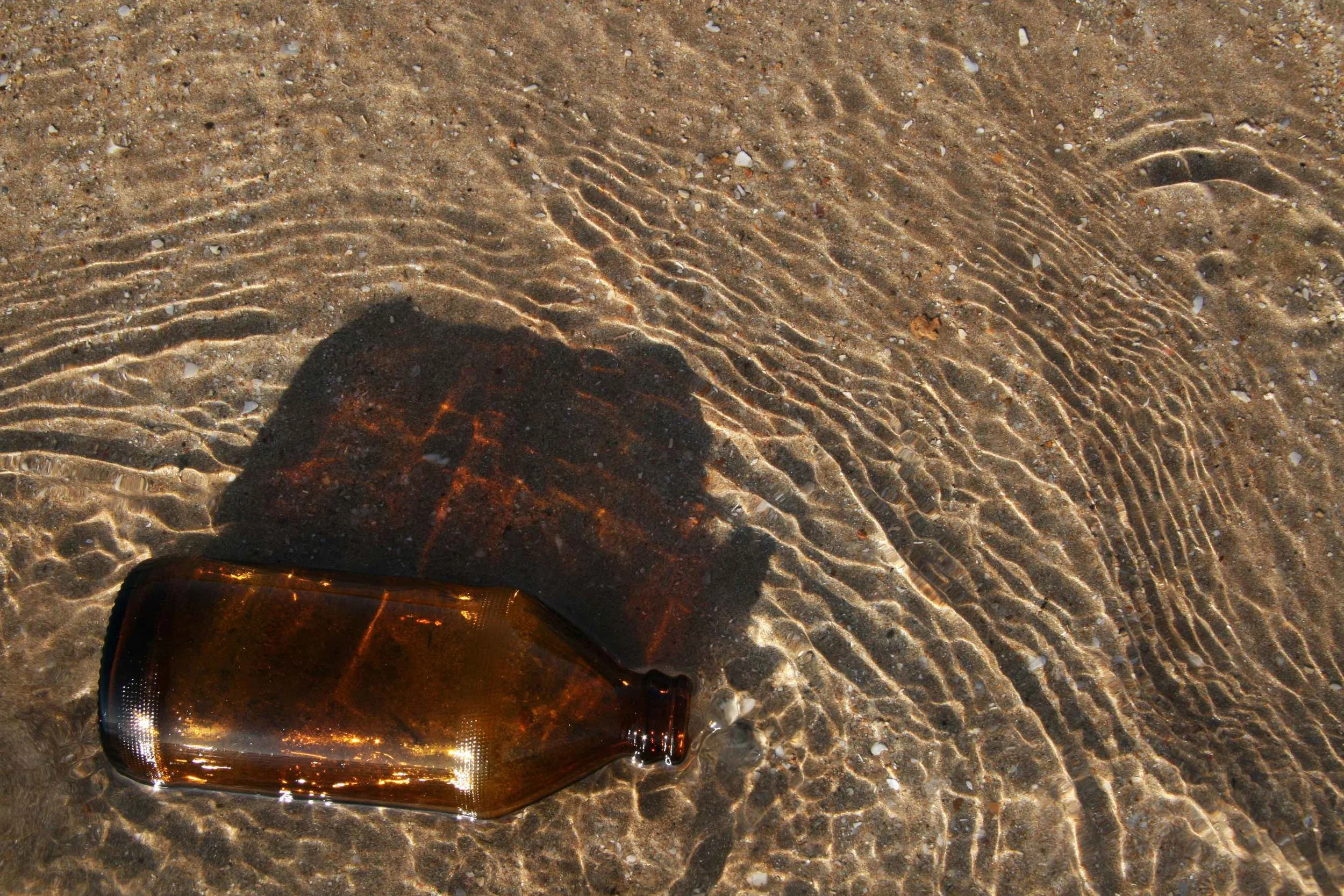 Bottle-in-the-Water-(Darwin).jpg