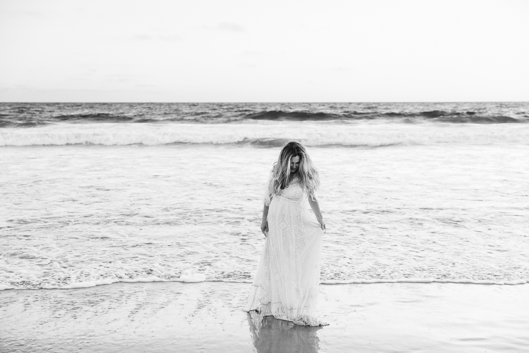 Los_Angeles_Family_Photographer_Maternity_Photos_Baby_Pregnancy_Venice_Beach_Golden_Hour-1253.jpg