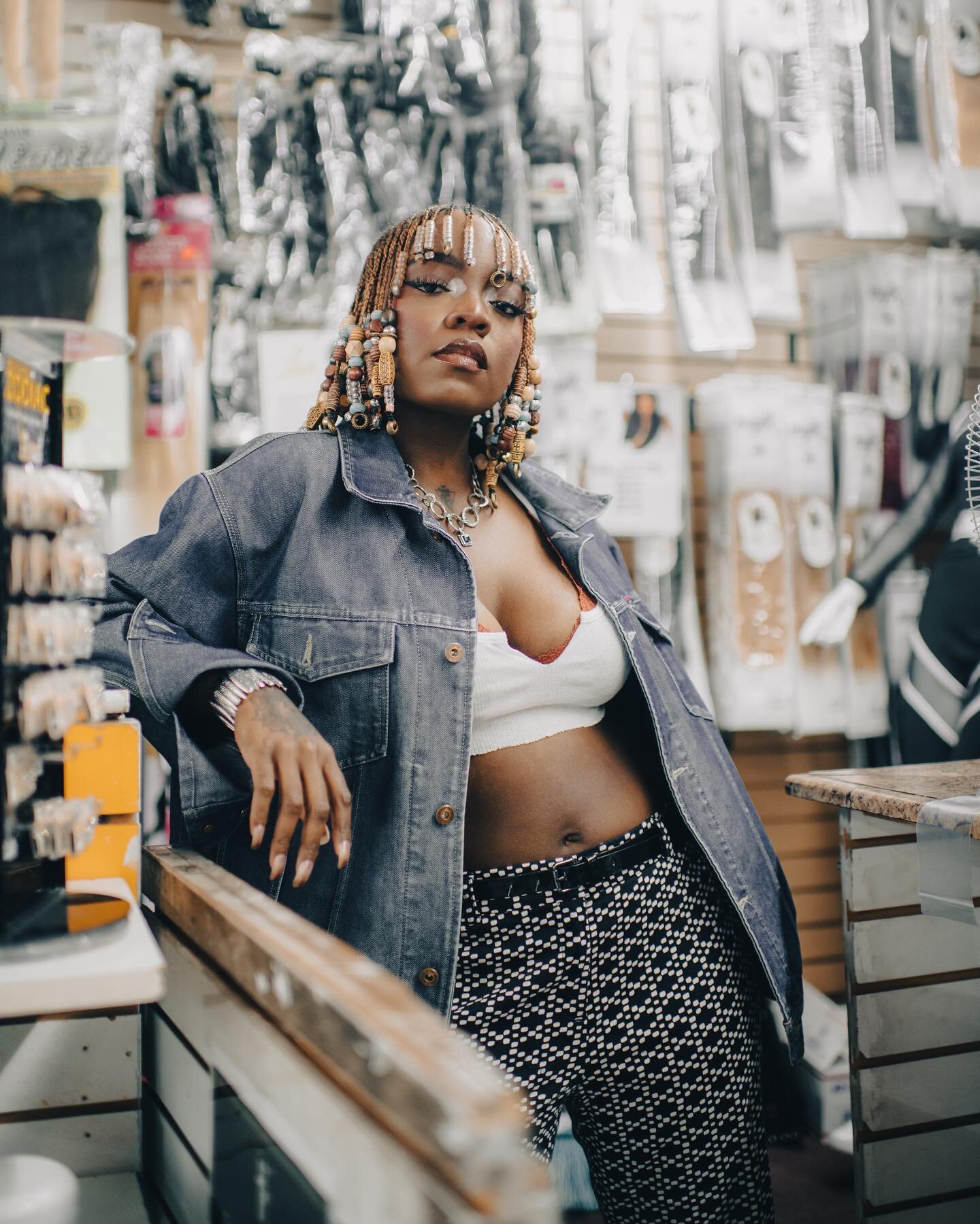 Her vibe Like a Dilla beat 🔊
photo @j.milhouse 
hair: @_prettyyellow_
