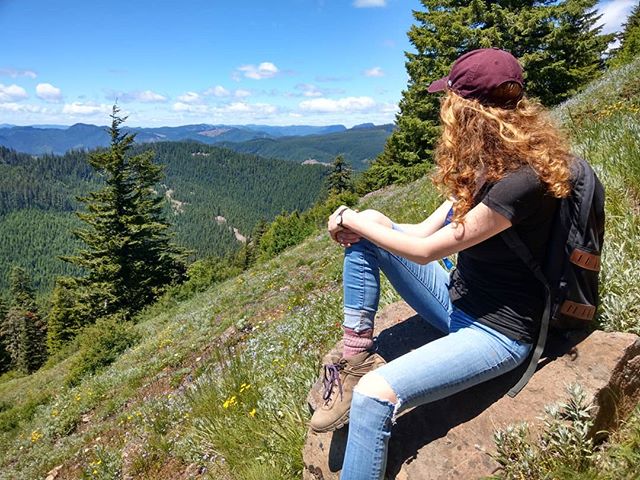 Oregon never ceases to amaze me.
.
.
.
#livingwithlocks #live #pnwonderland #herpnwlife #pnwlife #pnw #explore #hiking #oregon #trees #green #weekend #gooutside #outdoorlife #nature #colors #bluesky #naturelovers #beautiful #amazing #view #oregonexpl