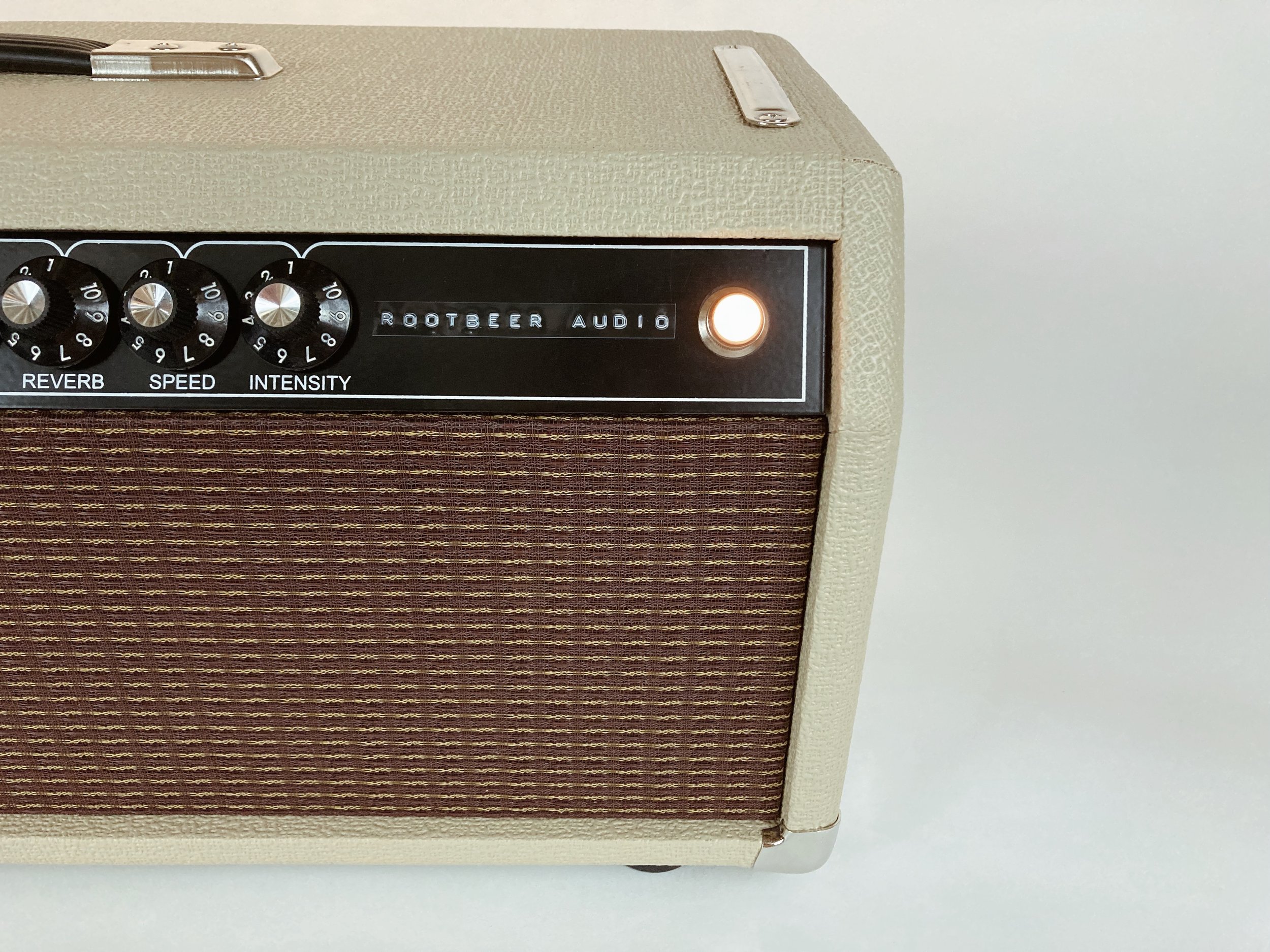A custom "twin reverb" style kit build with a Sunn Model T channel
