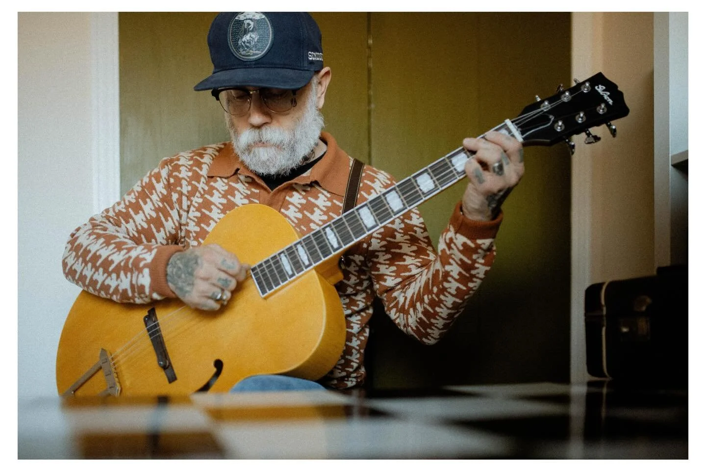 Reading. Rehearsal. Revolution. 

Horizontal Organization shirt by me.
🤘 to my marxist anarchists.

#hashtagsarestupid #idontcareaboutlikes #fuckcapitalism