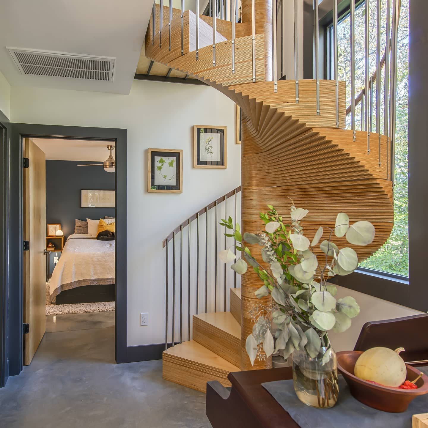 This past winter, I helped my friend Nick design, assemble and install this INCREDIBLE plywood spiral staircase in his new home. It's based on a design by @benjaminuyeda (Thanks Ben!) with some important tweaks to make it code-compliant (see: laminat