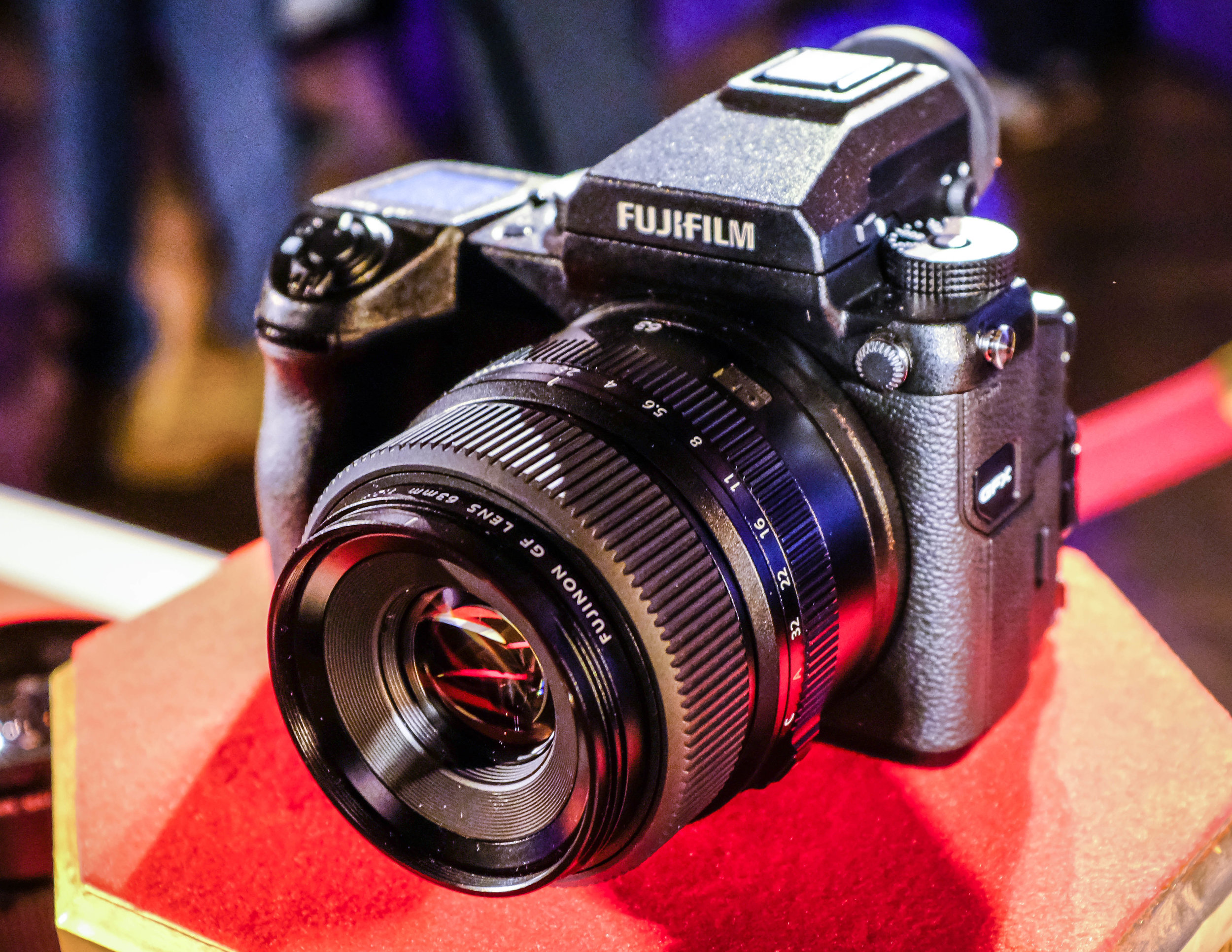 La Fuji GFX 50S con el objetivo Fujinon GF 63mm f/2.8 R WR en el lanzamiento celebrado en Nueva York el 19 de enero / The new GFX 50S with the Fujinon GF 63mm f/2.8 R WR lens at the launch event in New York, Jan 19.