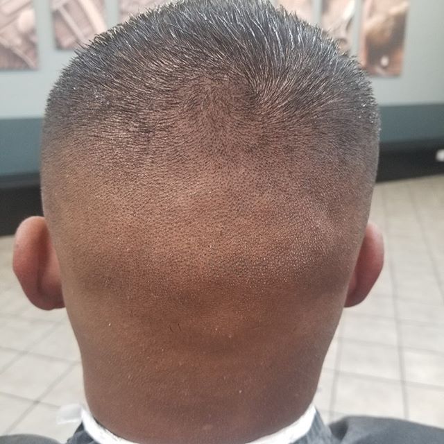 Always making sure our clients are ready to start the week fresh 💈👌 @guerourbarber 
#nastycutt #wahl #babylisspro #granadasquarebarbers2 #andis #wahl #clientsatisfactionguaranteed #monday