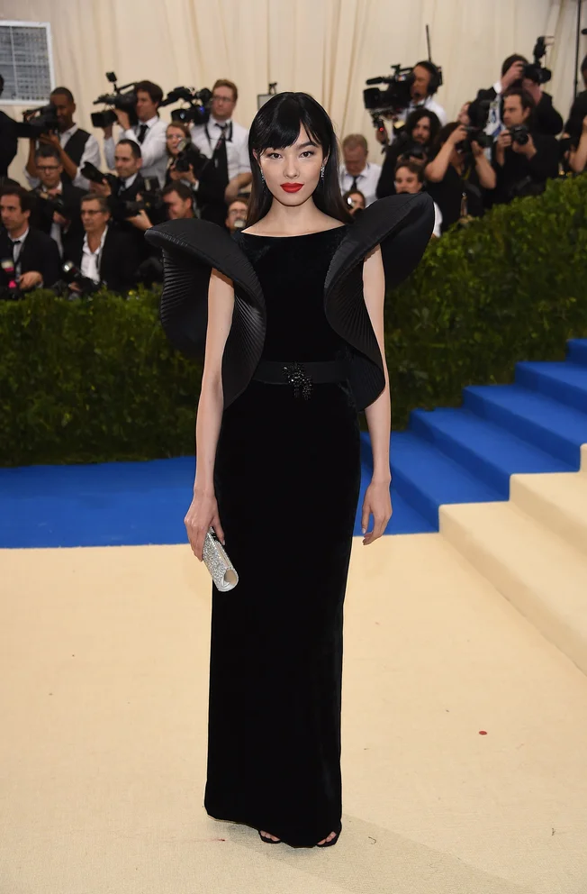 Fei Fei Sun in Alberta Ferretti. One of my FAVOURITE models, and a look that really paid elegant homage to the theme of the night! Love.