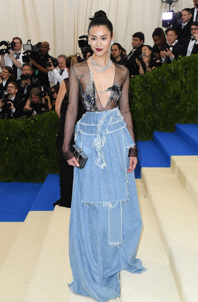 Liu Wen in Off-White. I shouldn't love a denim gown, but I do.