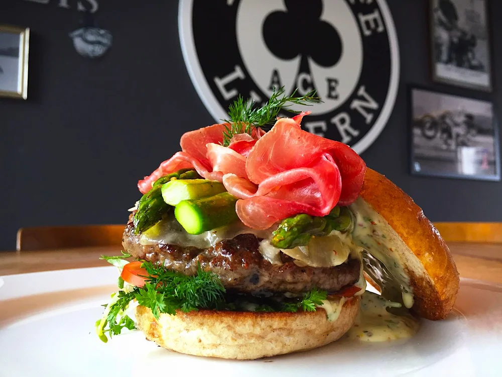 Der Neue Seasonal Burger Ace Cafe Luzern