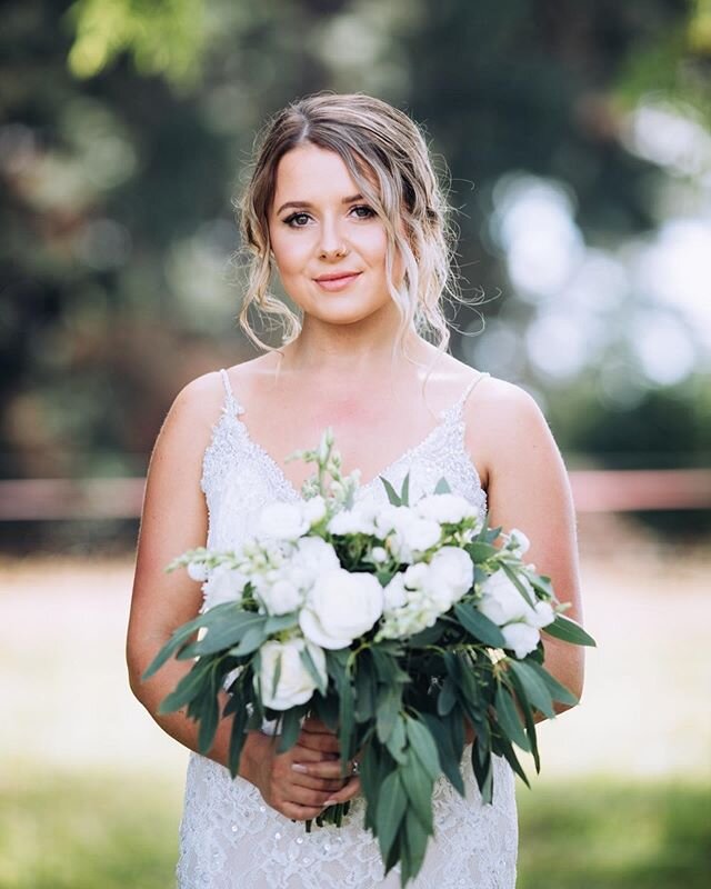 Caitlin &amp; Josh! 🥰

Flowers: Kate Stone Wedding Flowers &amp; Design
Make up: Ashlee Whipps Makeup Artist
Hair: Kirsty and Jess at Calypso Beauty Studio
Dress: Brides by Donna Rae
Photography Nostalgic Photography
Venue: Beersheba Estate Invercar