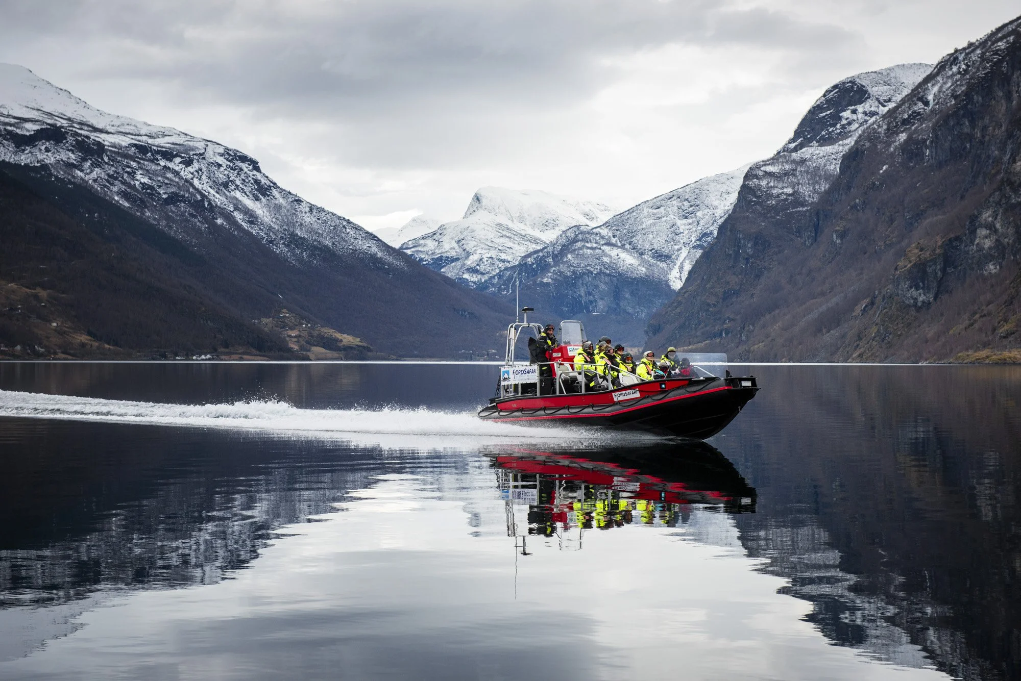 fjordsafari-gir-viking-dinner-fl-m-winter-experience-fjordsafari