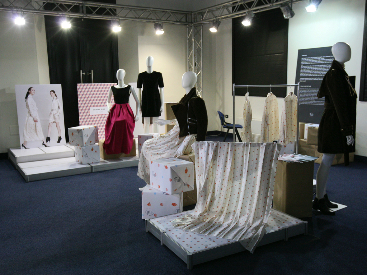 DISPLAY PRESENT "WINTER BOX"