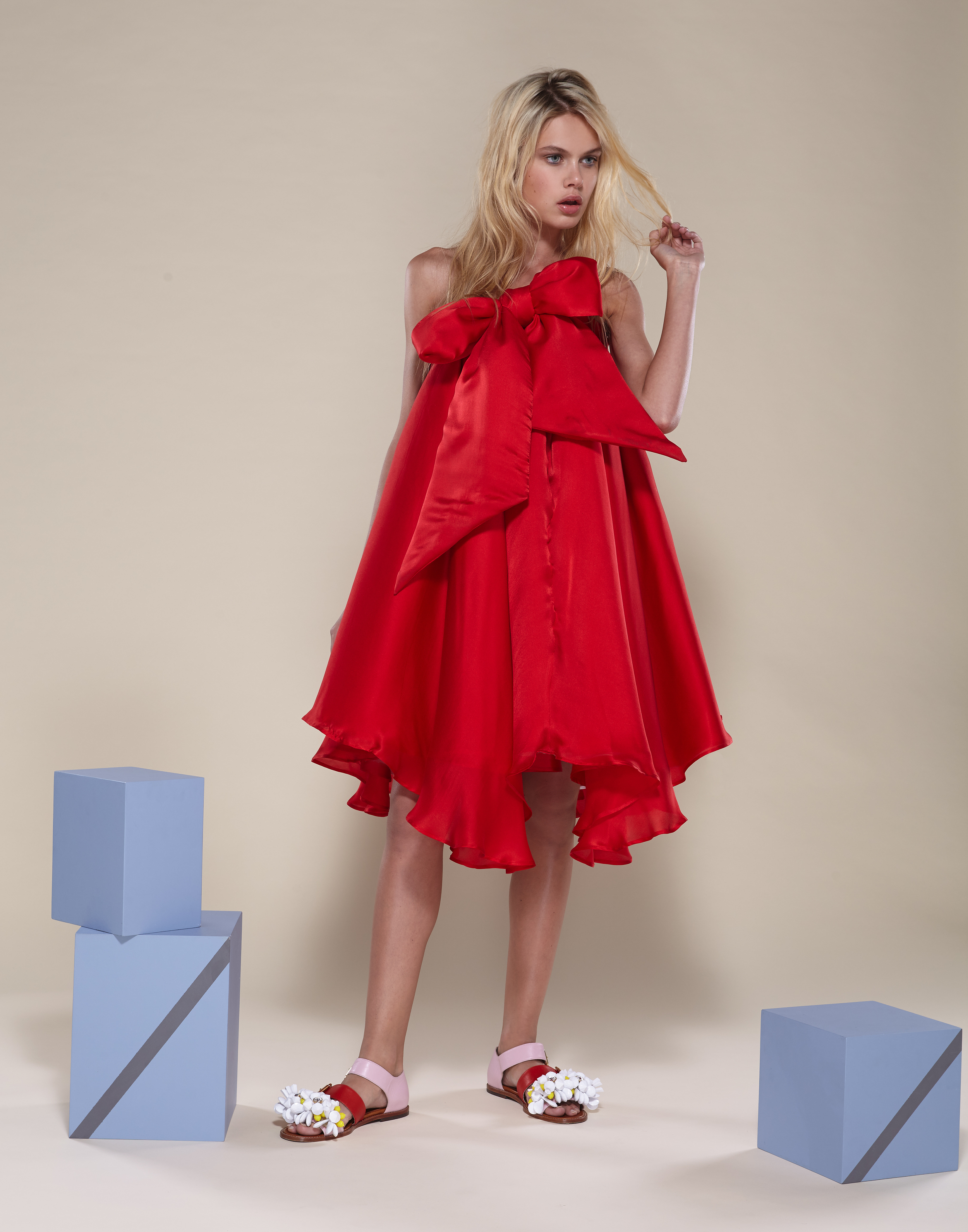 100% SILK BABY DOLL DRESS WITH FRONT BOWTIE DETAIL.