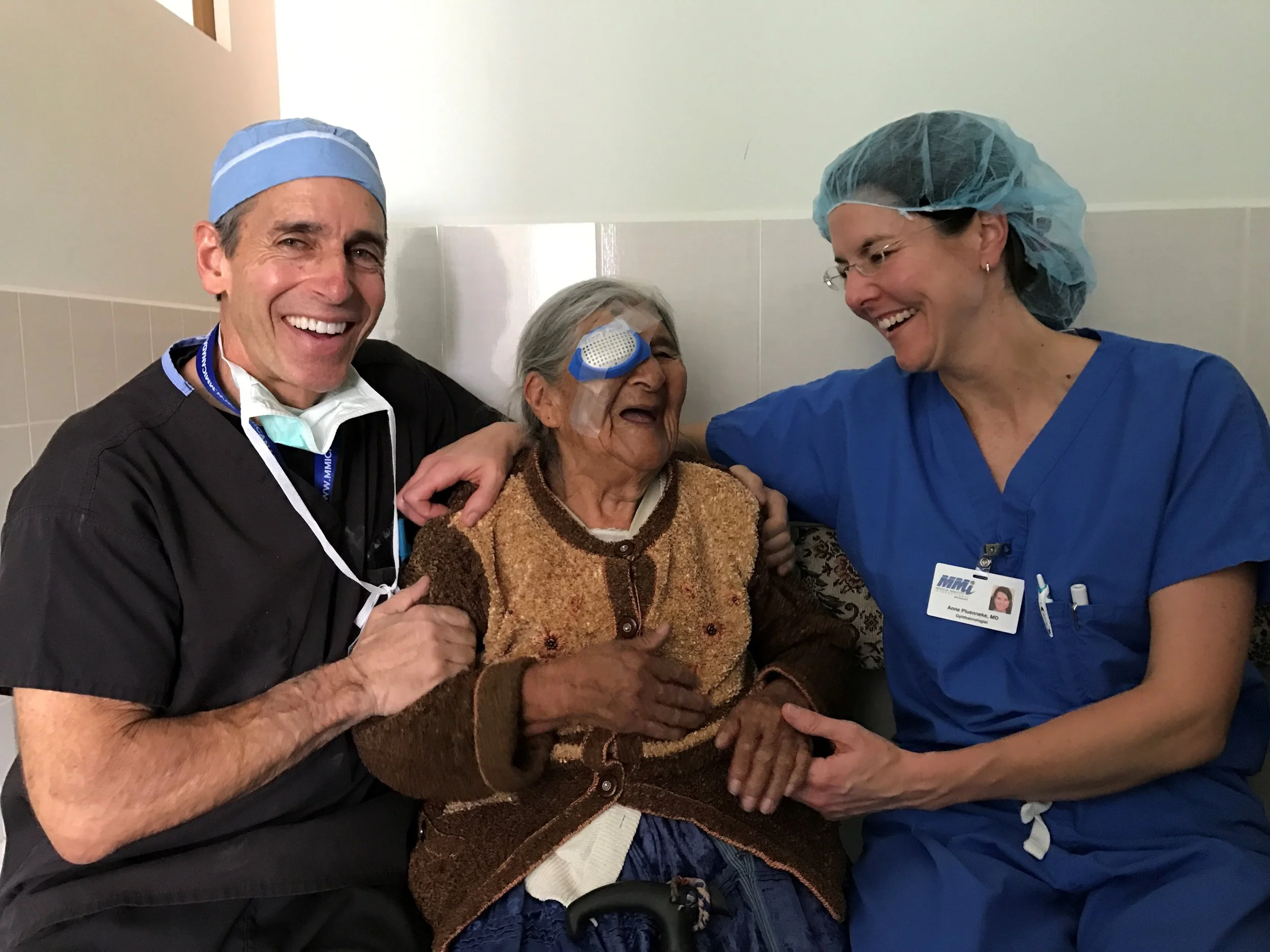 Dr. Rutgard and Dr. Pluenneke post-op with a Bolivian patient