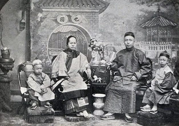 Fung Jing Toy "Little Pete" With His Family - 1890