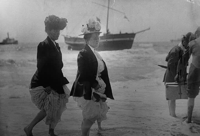 the Gjoa at Ocean Beach in 1909