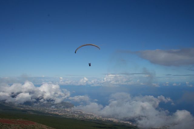 Paragliding over Tenerife (Image Source: Flickr )