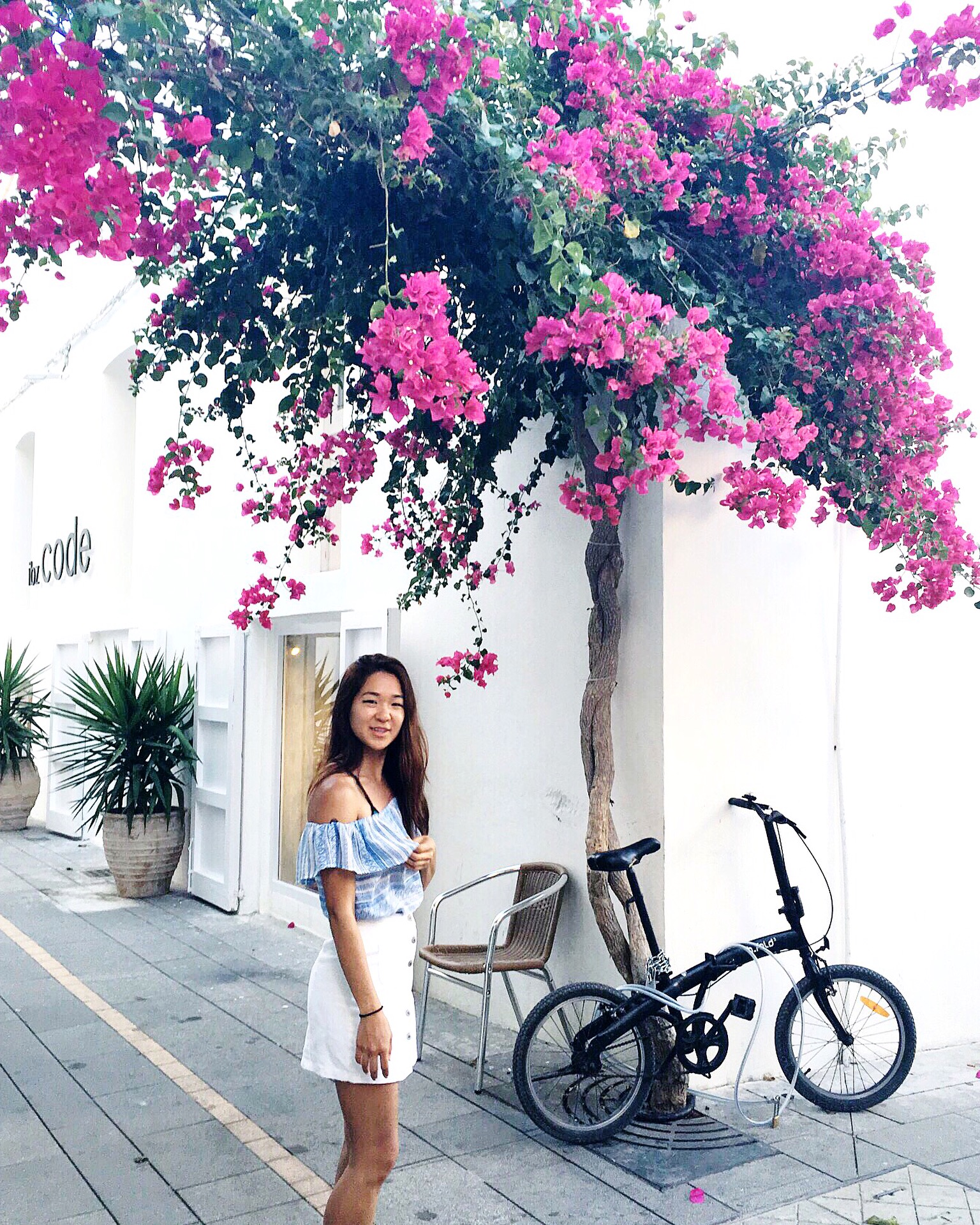White denim miniskirt ( Brandy Melville , no longer available, similar here and here )