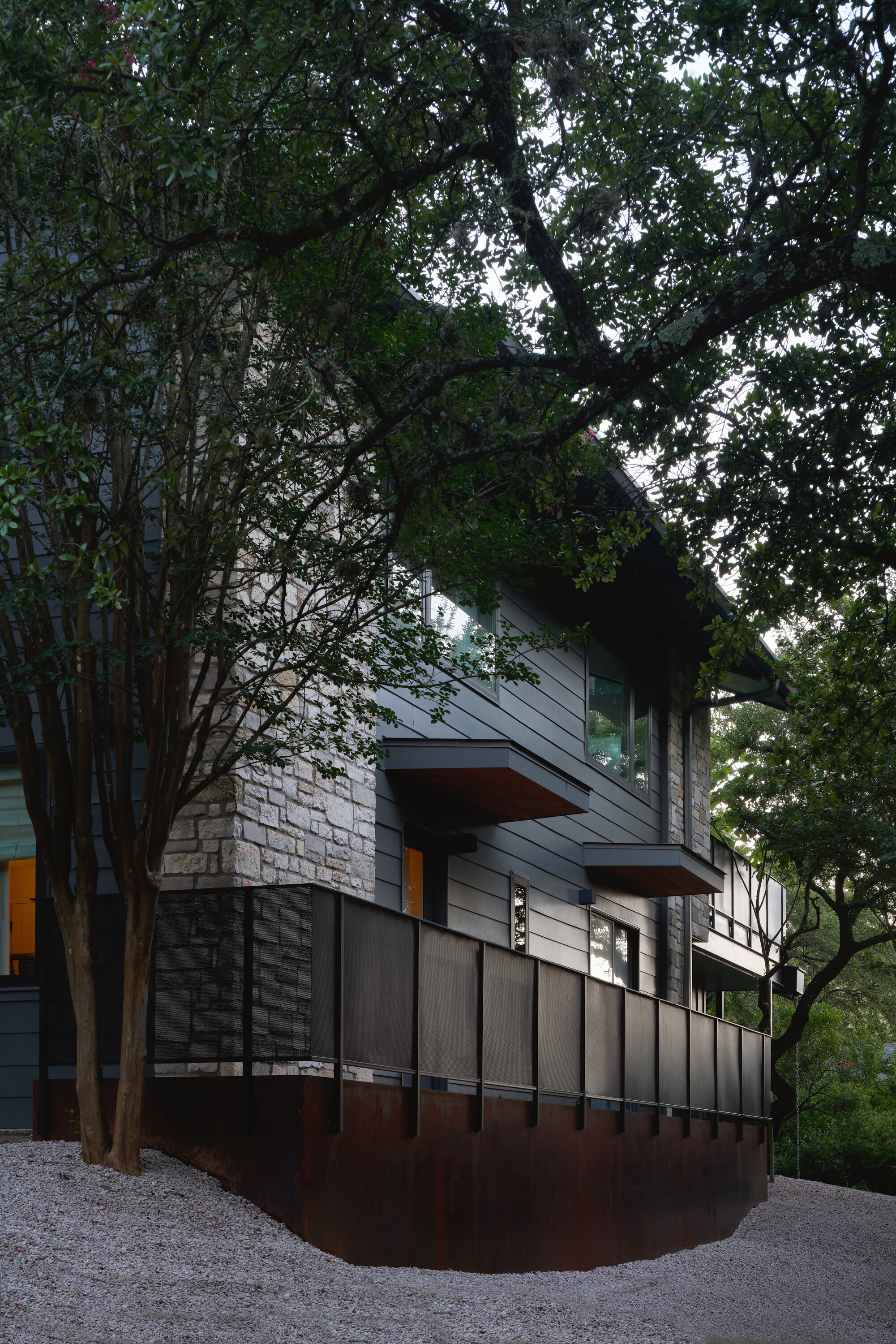 Leonid_Furmansky_5801ValleyCircle_Merzbau_DesignHouseATX_RachelHenderson_Web_14294.jpg