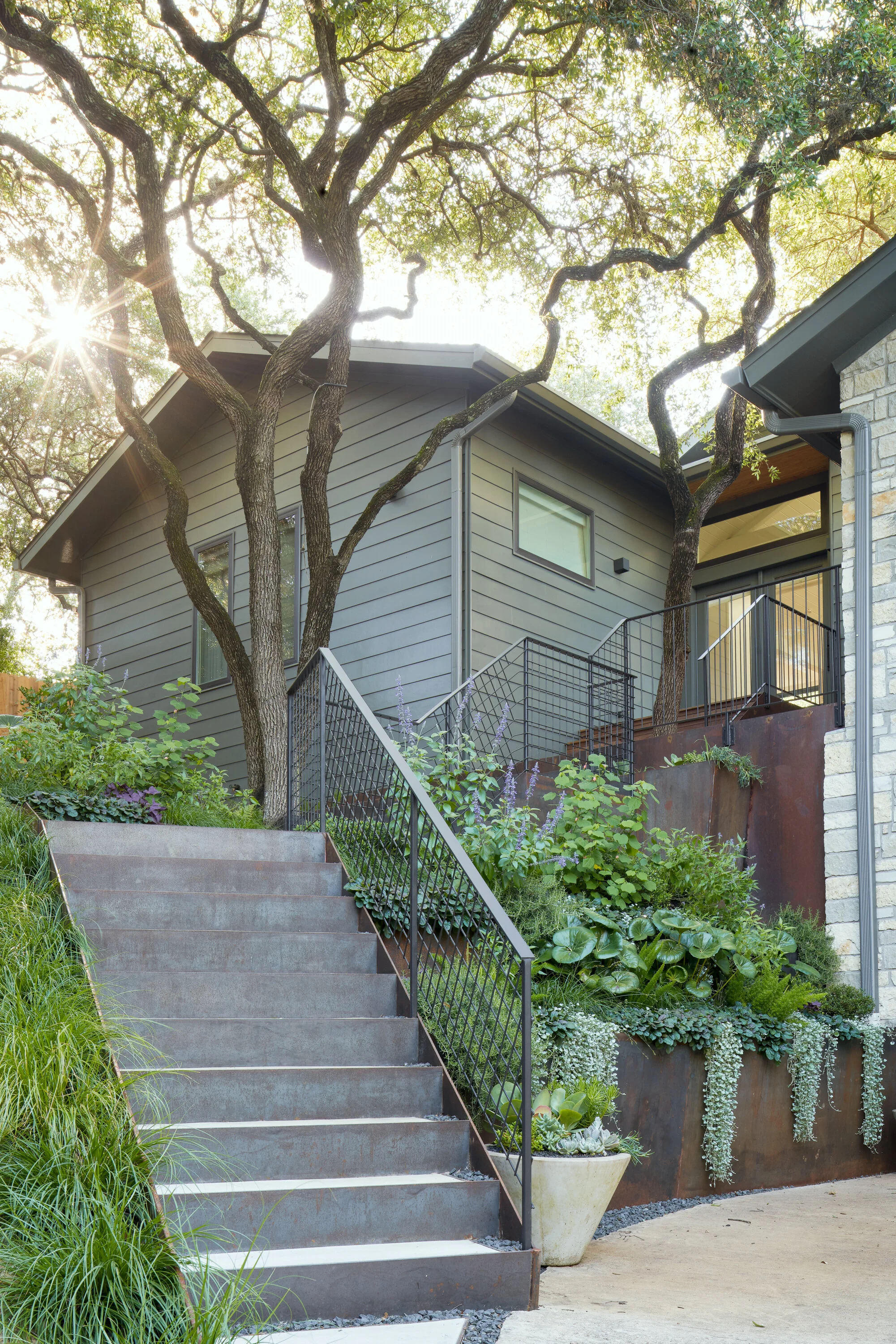 Leonid_Furmansky_5801ValleyCircle_Merzbau_DesignHouseATX_RachelHenderson_Web_14296.jpg
