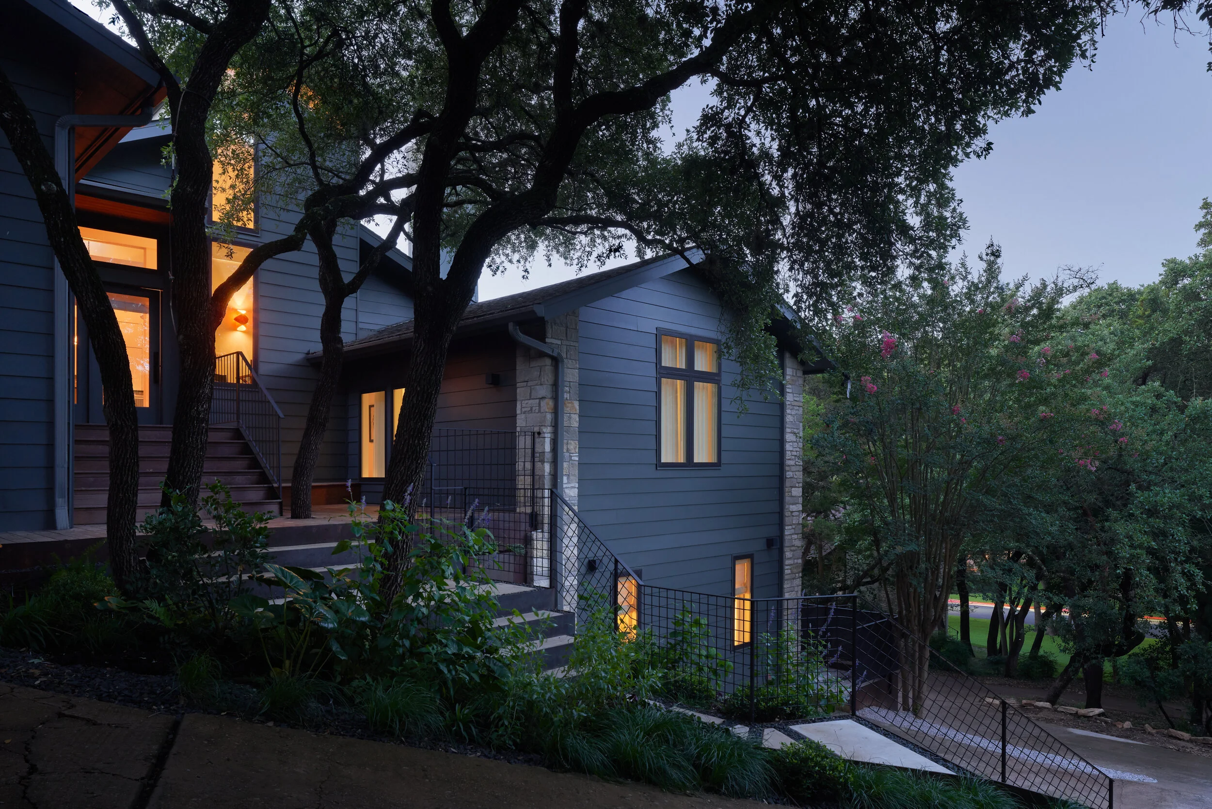 Leonid_Furmansky_5801ValleyCircle_Merzbau_DesignHouseATX_RachelHenderson_Web_14292.jpg