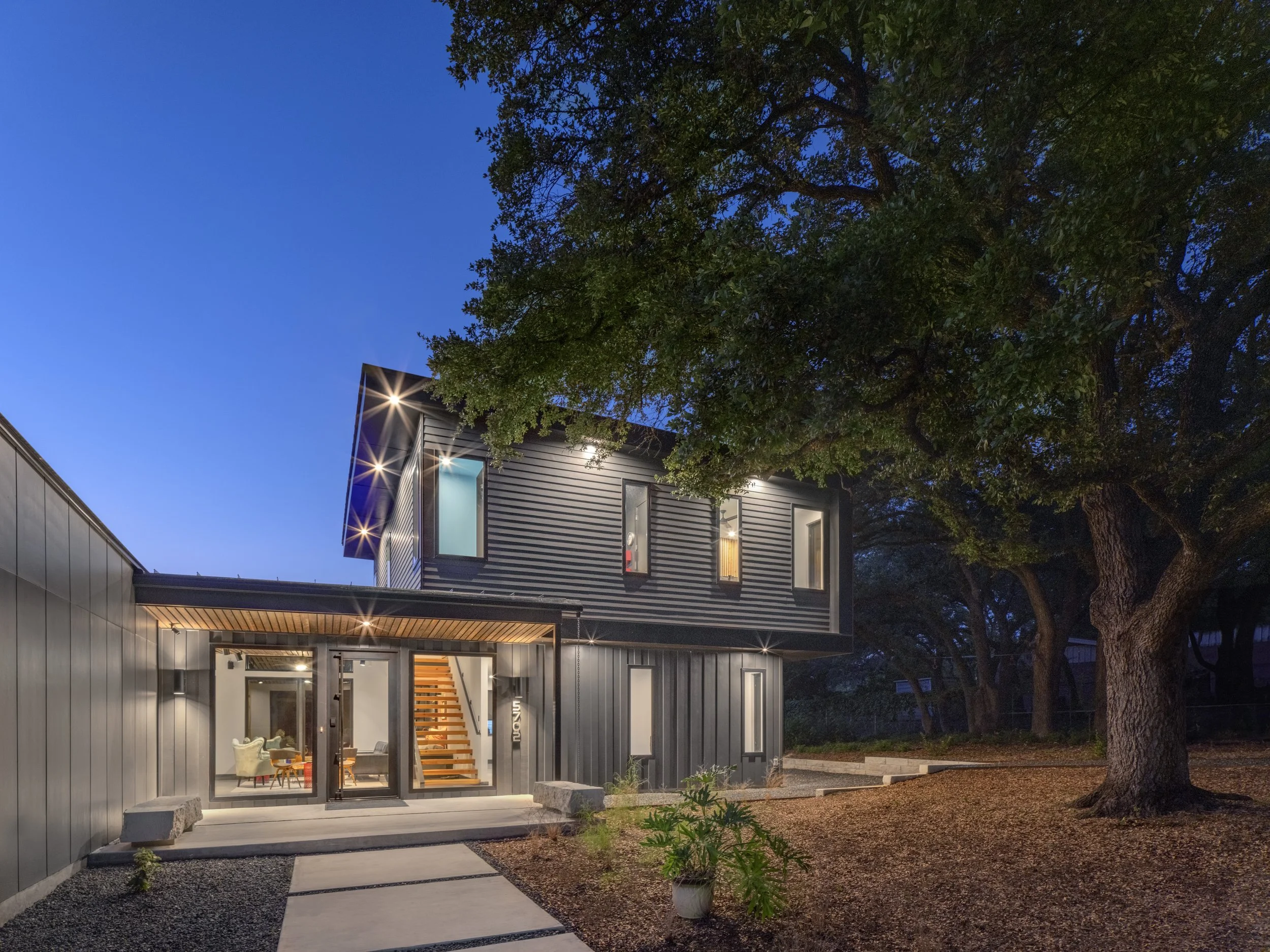 Lakemoore Drive-0943-Sm.jpg