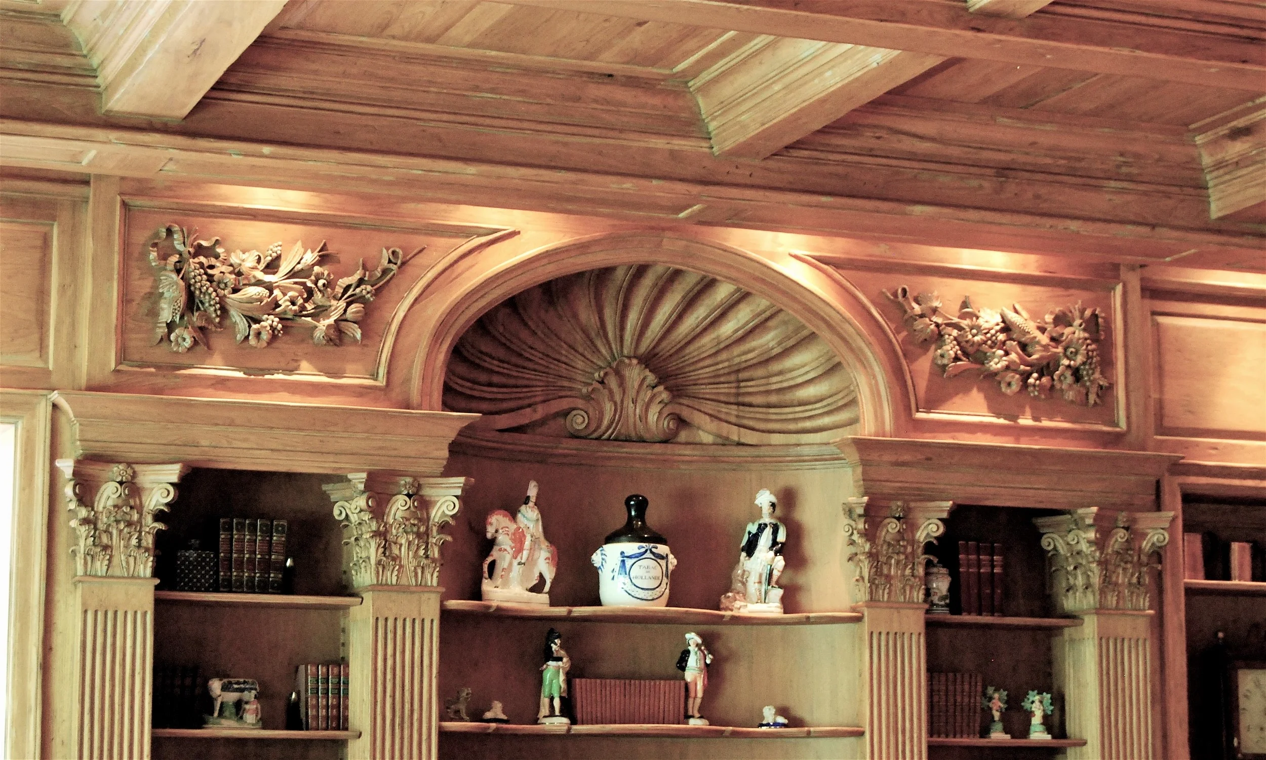 Hand Carved Niche-4 ft Wide - Butternut