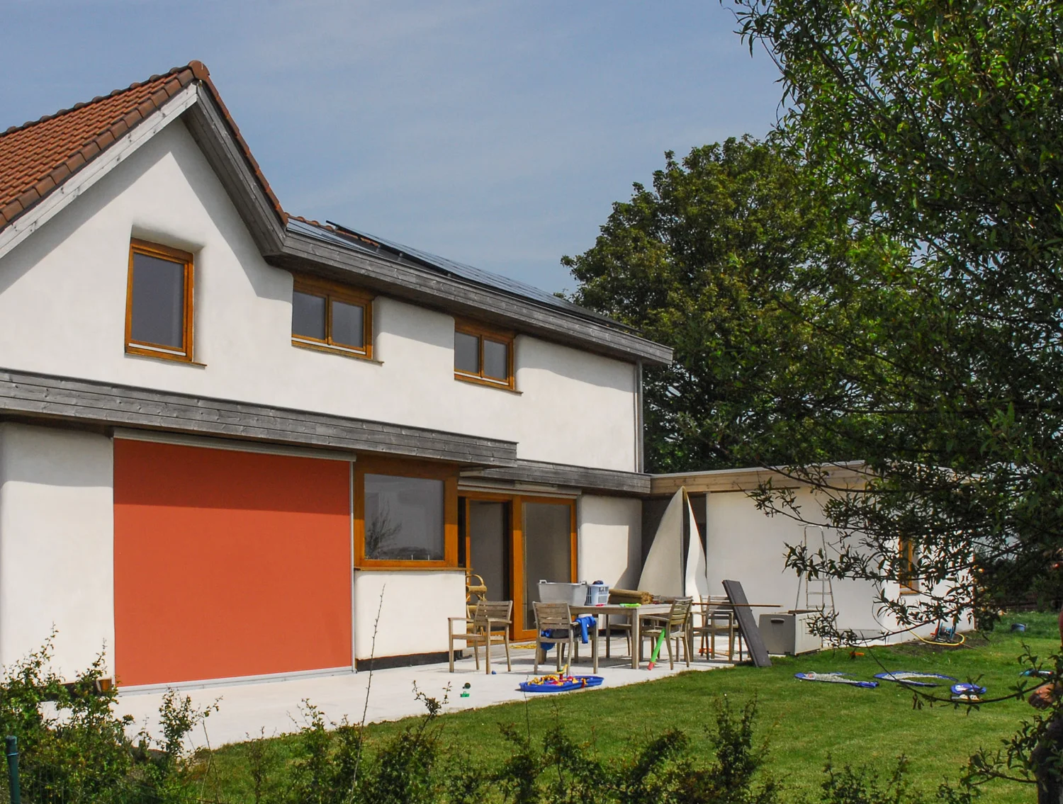 Strobalen huis bezet met kalkpleister