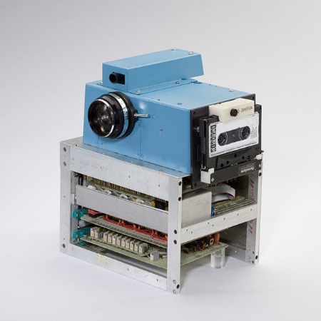 kamera digital pertama