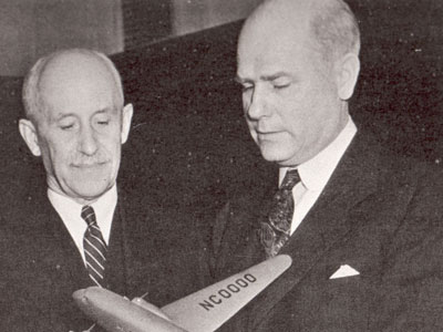 Robert H. Hinckley (right) discusses aviation with Orville Wright