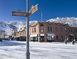  Downtown Aspen, CO, with view to ski slopes.  Photo credit: City of Aspen  